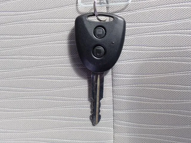 ミラ　イース（ダイハツ）の車両写真