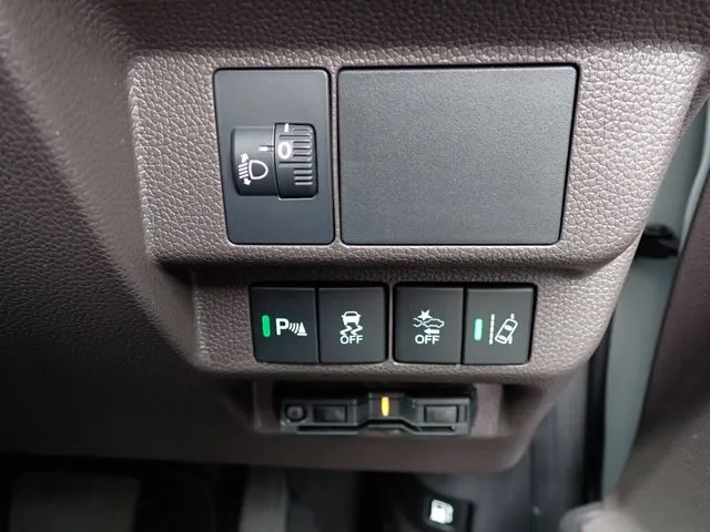 フリードプラス　ハイブリッド（ホンダ）の車両写真