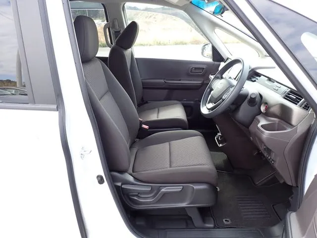 フリードプラス　ハイブリッド（ホンダ）の車両写真