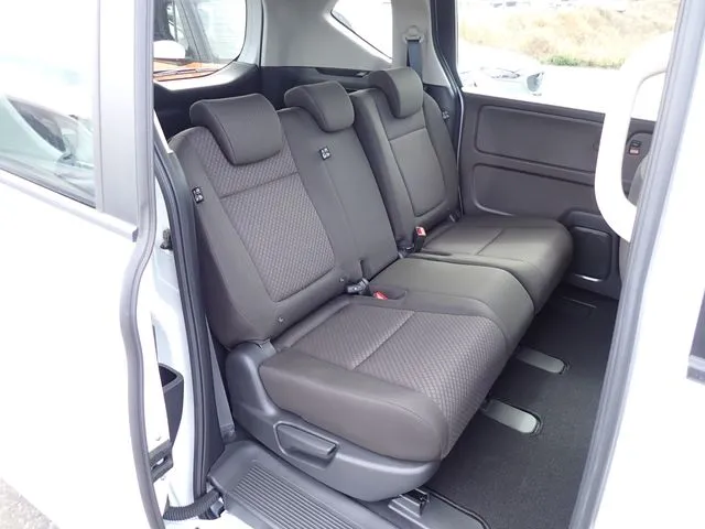 フリードプラス　ハイブリッド（ホンダ）の車両写真