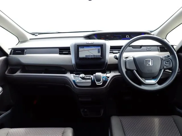 フリードプラス　ハイブリッド（ホンダ）の車両写真