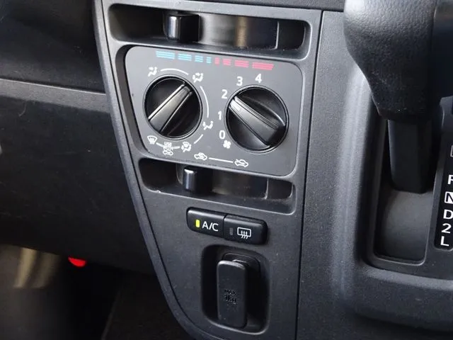 ハイゼットカーゴ（ダイハツ）の車両写真