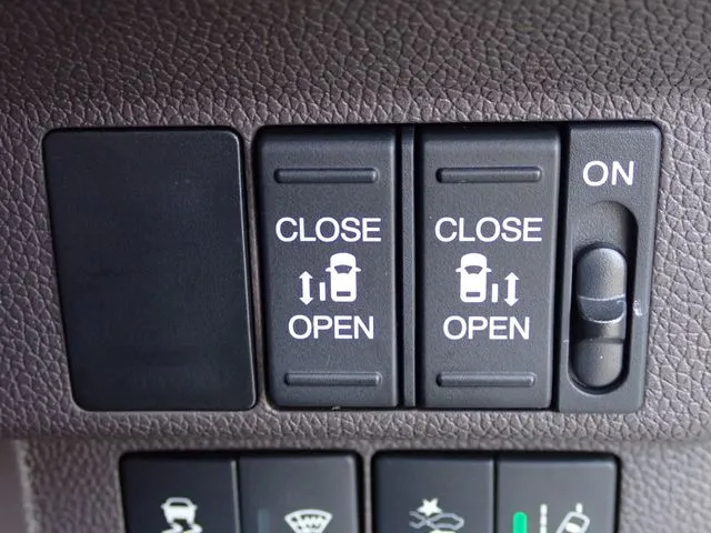 フリードプラス　ハイブリッド（ホンダ）の車両写真