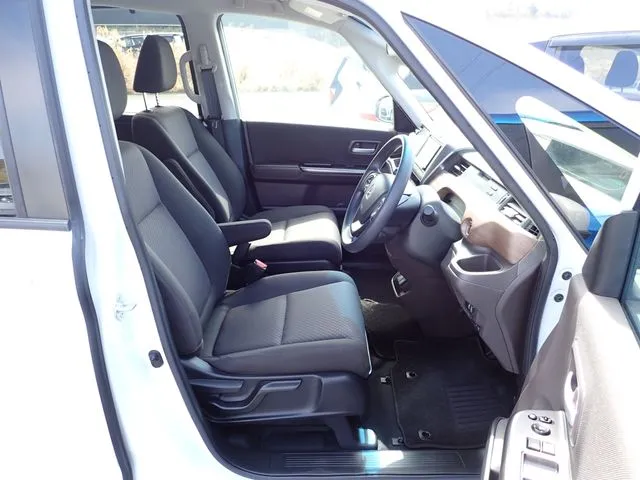 フリードプラス　ハイブリッド（ホンダ）の車両写真