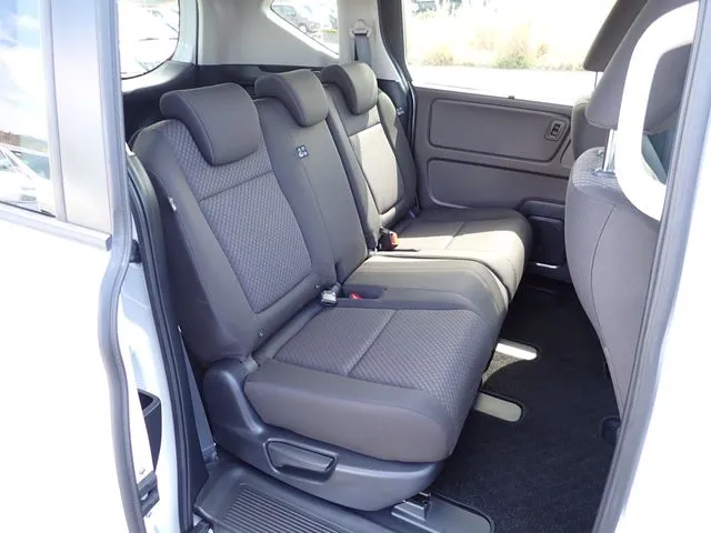 フリードプラス　ハイブリッド（ホンダ）の車両写真