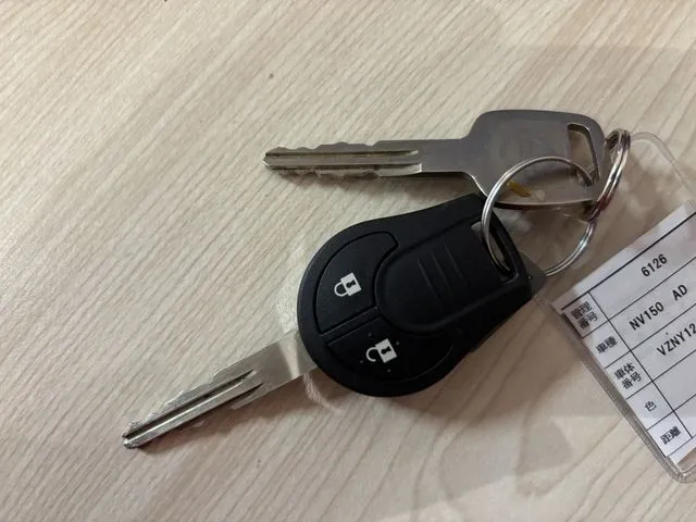 ニッサン　ＡＤ　４ＷＤ