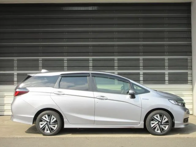 シャトル　ハイブリッド（ホンダ）の車両写真