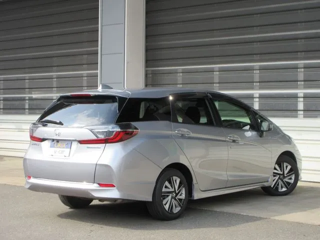 シャトル　ハイブリッド（ホンダ）の車両写真