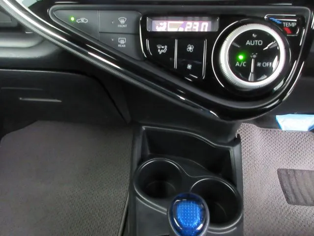 アクア（トヨタ）の車両写真