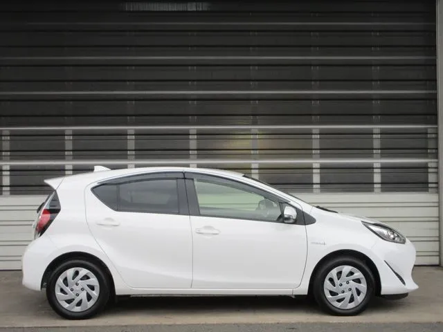 アクア（トヨタ）の車両写真