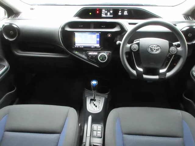 アクア（トヨタ）の車両写真