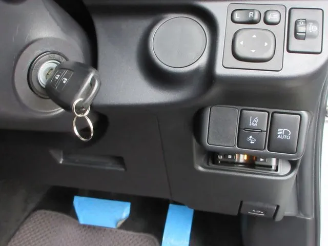 アクア（トヨタ）の車両写真