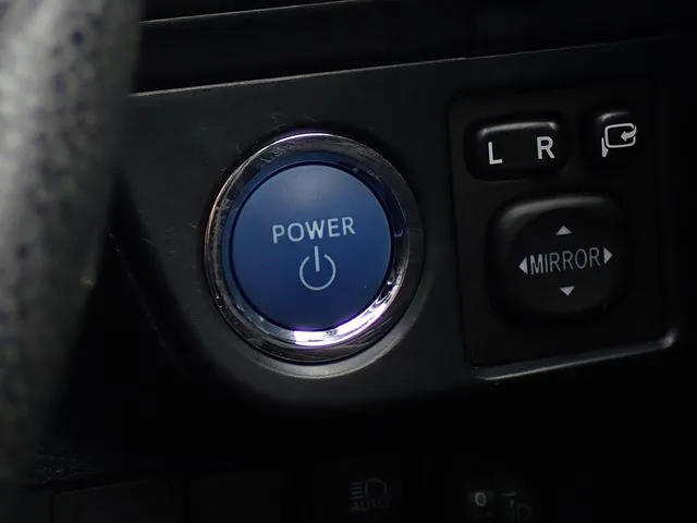 トヨタ　カローラフィールダー　ハイブリッド