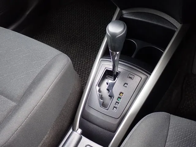 トヨタ　カローラフィールダー　ハイブリッド