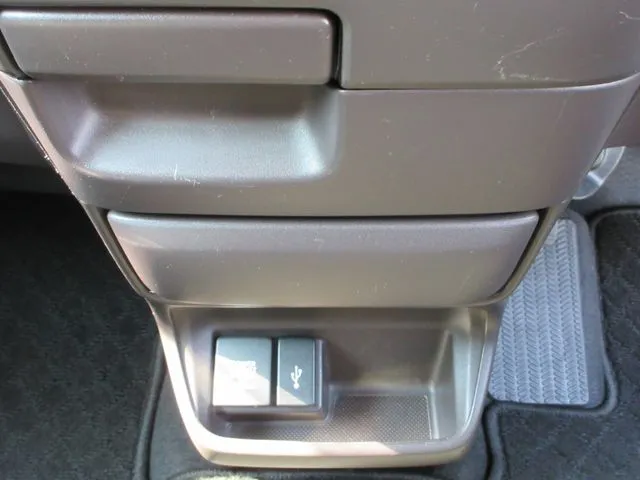 フリードプラス　ハイブリッド　４ＷＤ（ホンダ）の車両写真