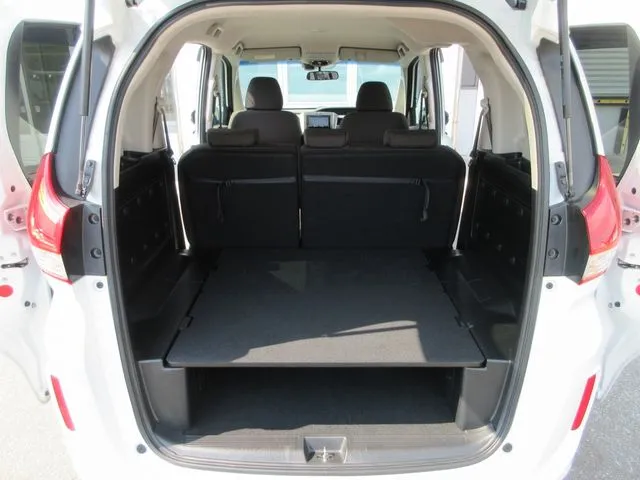 フリードプラス　ハイブリッド　４ＷＤ（ホンダ）の車両写真