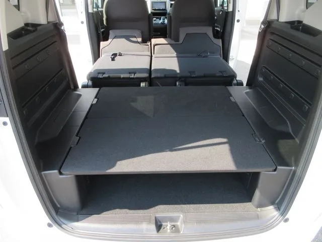 フリードプラス　ハイブリッド　４ＷＤ（ホンダ）の車両写真