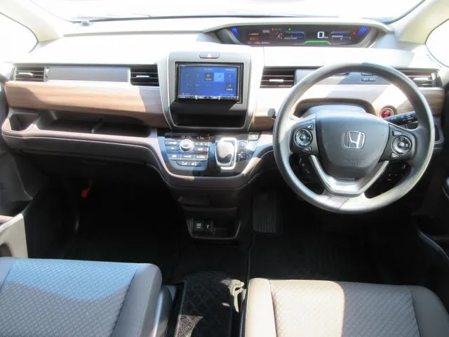 フリードプラス　ハイブリッド　４ＷＤ（ホンダ）の車両写真