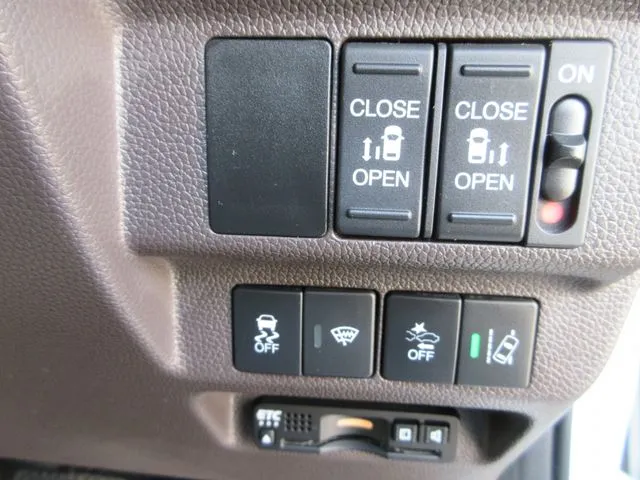 フリードプラス　ハイブリッド　４ＷＤ（ホンダ）の車両写真