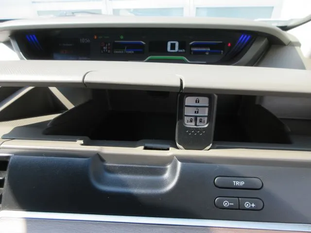 フリードプラス　ハイブリッド　４ＷＤ（ホンダ）の車両写真