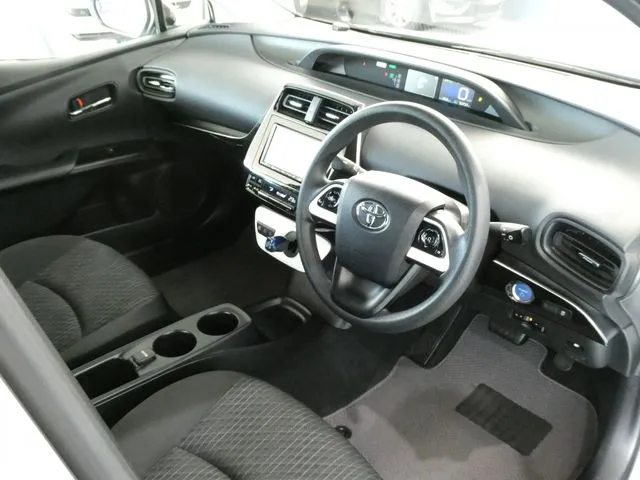 プリウス（トヨタ）の車両写真