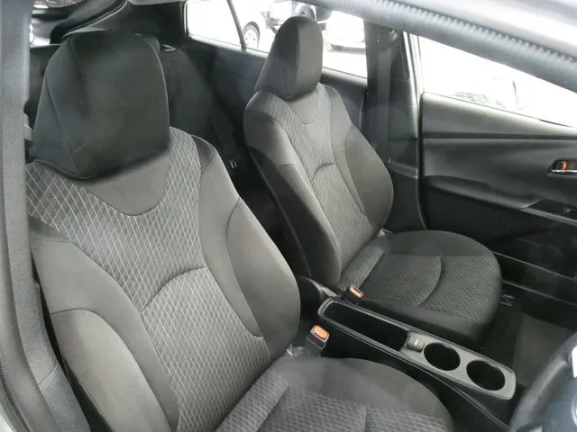 プリウス（トヨタ）の車両写真