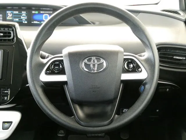 プリウス（トヨタ）の車両写真