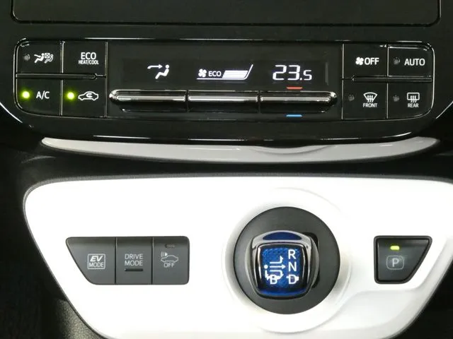 プリウス（トヨタ）の車両写真