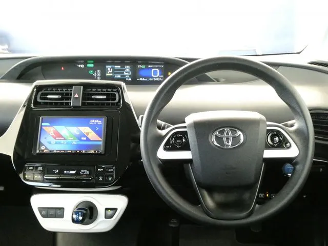 プリウス（トヨタ）の車両写真