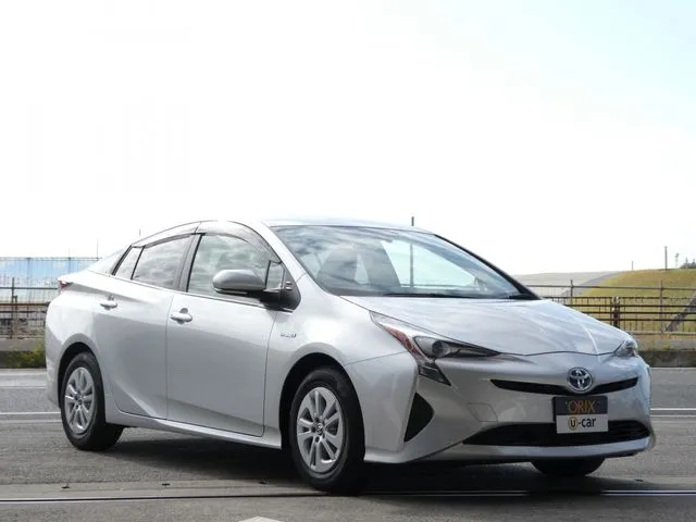 プリウス（トヨタ）の車両写真