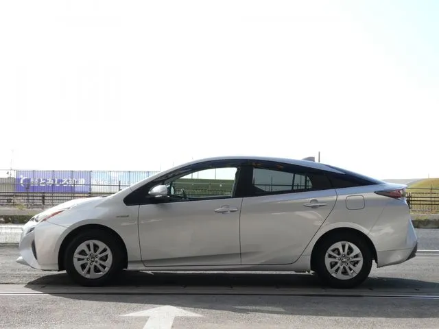 プリウス（トヨタ）の車両写真