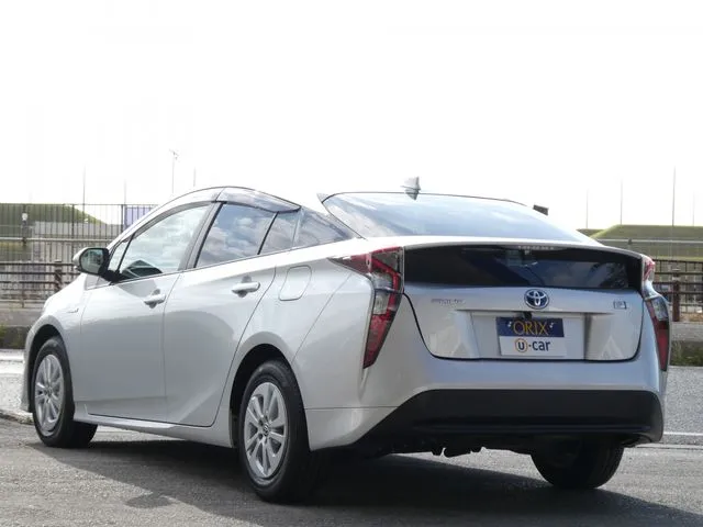 プリウス（トヨタ）の車両写真