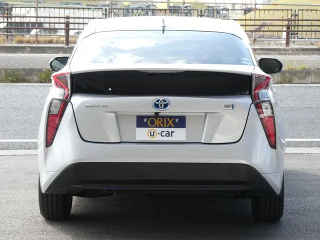 プリウス（トヨタ）の車両写真