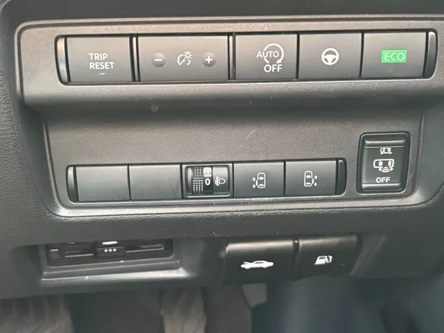 セレナ(ニッサン)の車両写真