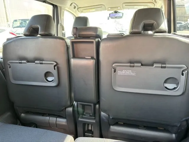 セレナ(ニッサン)の車両写真