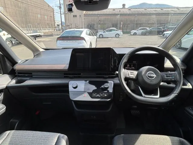 セレナ(ニッサン)の車両写真