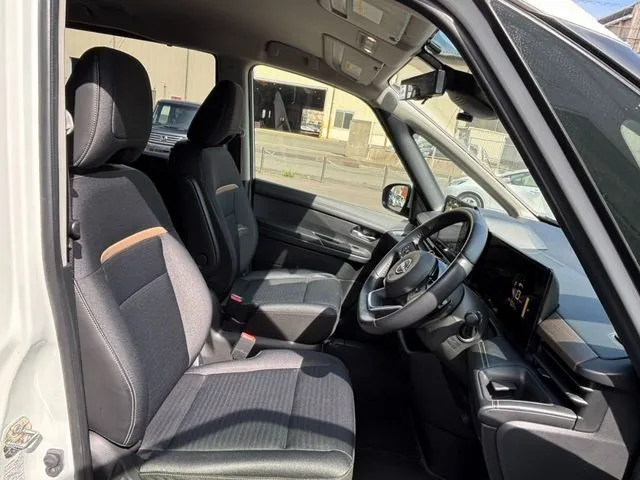 セレナ(ニッサン)の車両写真