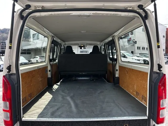 ハイエースバン 2WD(トヨタ)の車両写真