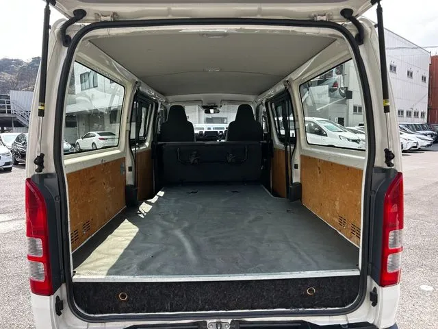 ハイエースバン 2WD(トヨタ)の車両写真