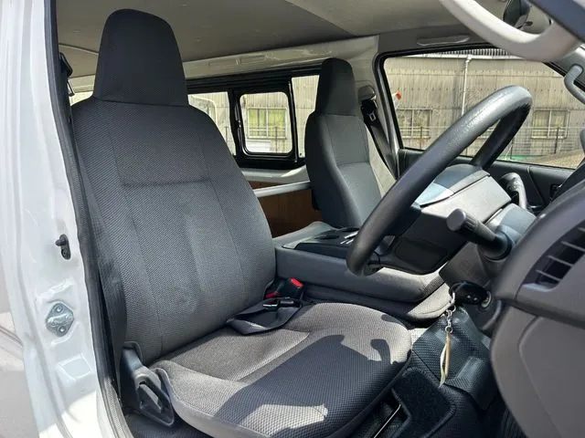 ハイエースバン 2WD(トヨタ)の車両写真