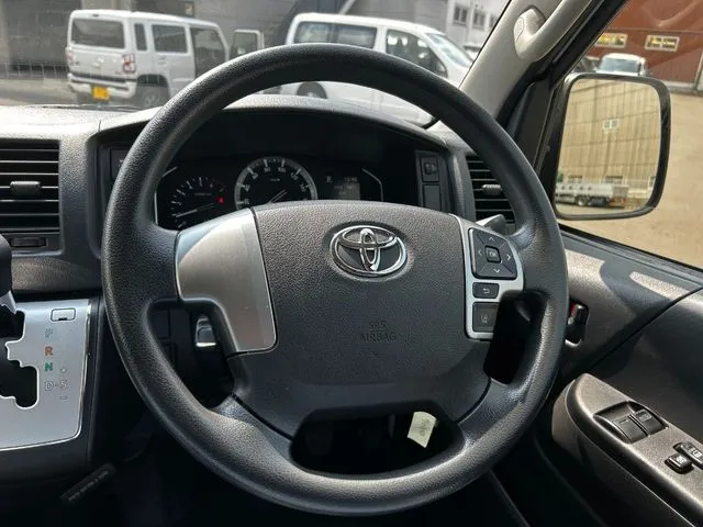 ハイエースバン 2WD(トヨタ)の車両写真