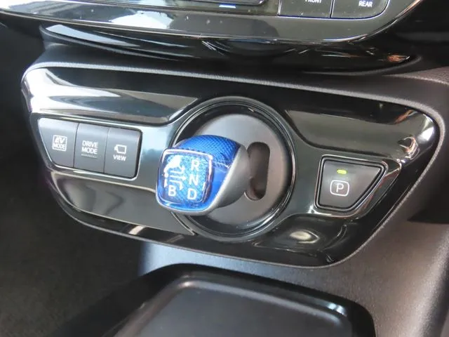 プリウス（トヨタ）の車両写真