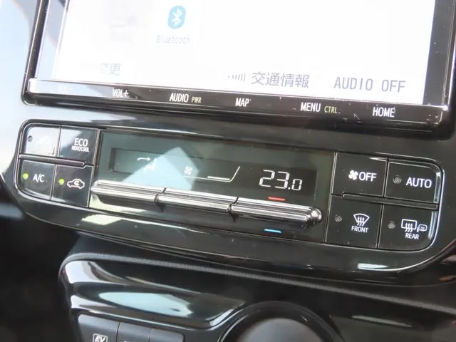 プリウス（トヨタ）の車両写真