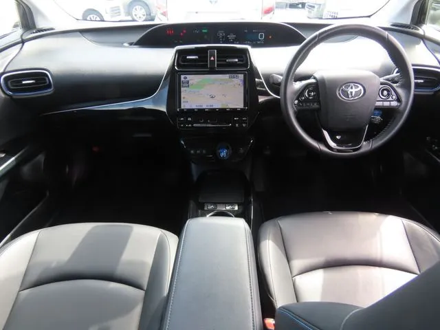 プリウス（トヨタ）の車両写真