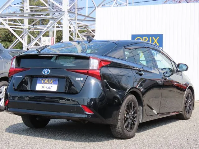 プリウス（トヨタ）の車両写真