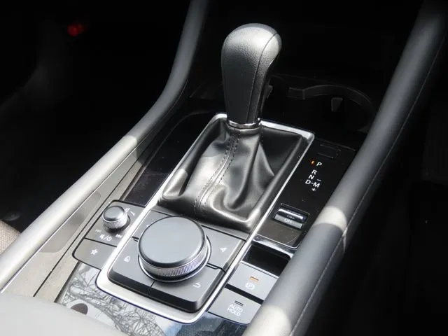 ＭＡＺＤＡ３　セダン（マツダ）の車両写真