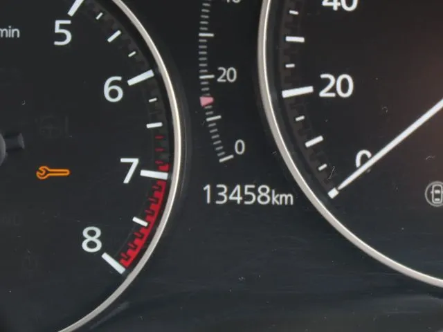 ＭＡＺＤＡ３　セダン（マツダ）の車両写真