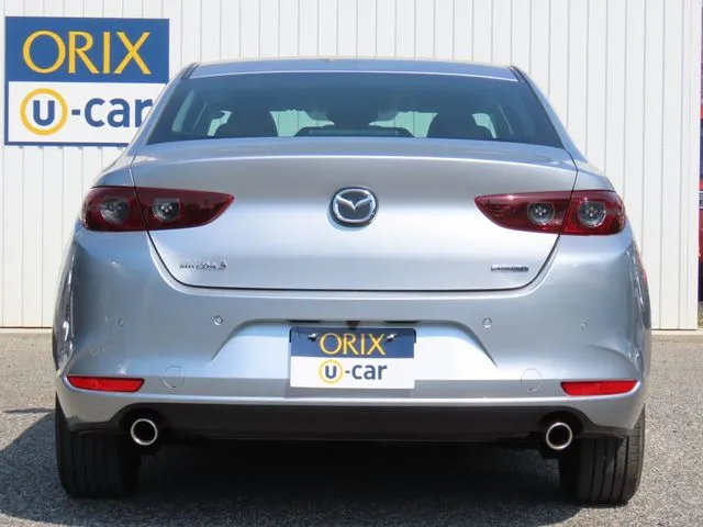ＭＡＺＤＡ３　セダン（マツダ）の車両写真