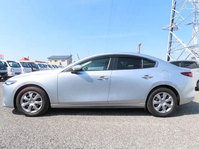 ＭＡＺＤＡ３　セダン（マツダ）の車両写真