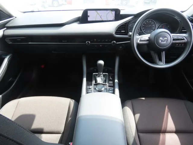 ＭＡＺＤＡ３　セダン（マツダ）の車両写真